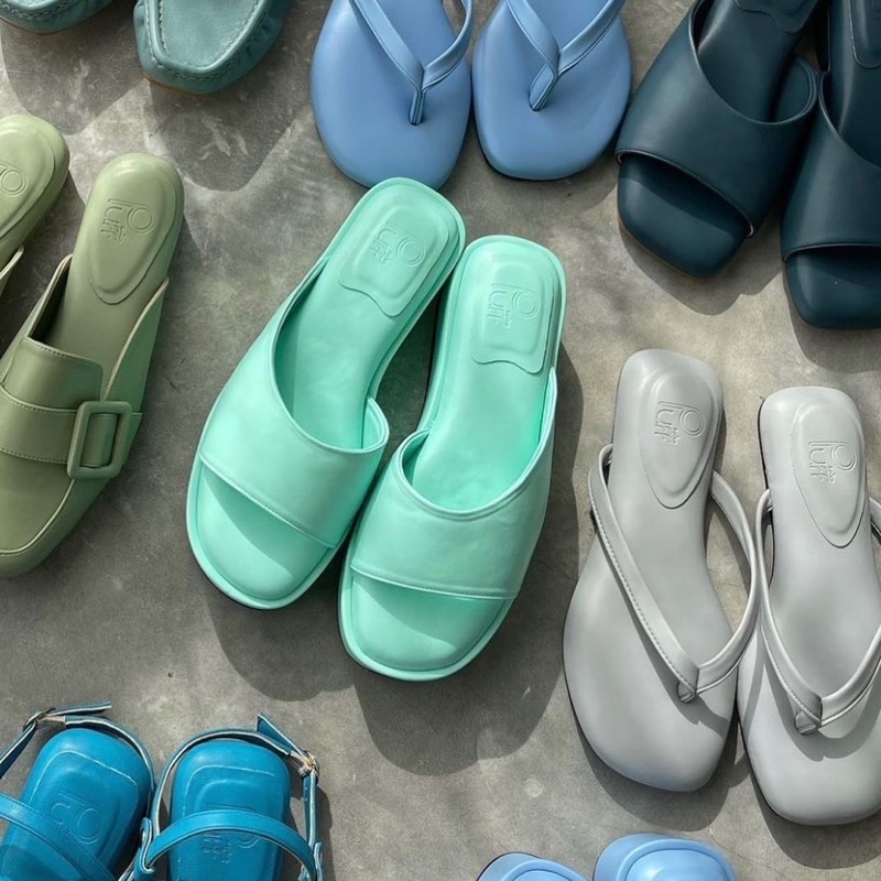 ส่งต่อ ของใหม่ รองเท้าส้นตึก พื้นนุ่มมาก ยี่ห้อ PuffShoes สี Pool สีพิเศษ ไซส์ 37 พร้อมกล่อง