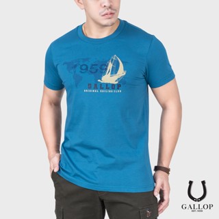 GALLOP : เสื้อยืดผ้าคอตตอนพิมพ์ลาย Graphic Tee รุ่น GT9109 สีน้ำเงิน