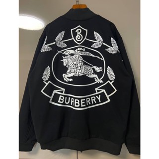 BURBERRY LOGO-PRINT ZIPPED OVERSIZED "THE EQUESTRIAN KNIGHT DEVICE" EKD BOMBER JACKET เสื้อแจ็คเก็ต แบรนด์เบอเบอรี่ ดำ