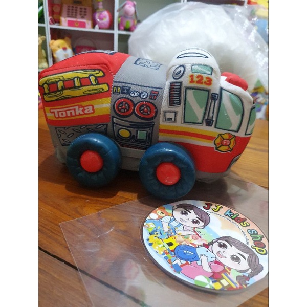 รถดับเพลิงผ้ามีเสียง แบรนด์ Tonka น่ารักดีค่ะ