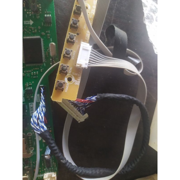 เมนบอร์ดทีวีจีน t.r5l.0.3c v3 พร้อมคีย์สวิตซ์+สายlvds ใช้ได้กับทีวีหลายรุ่น