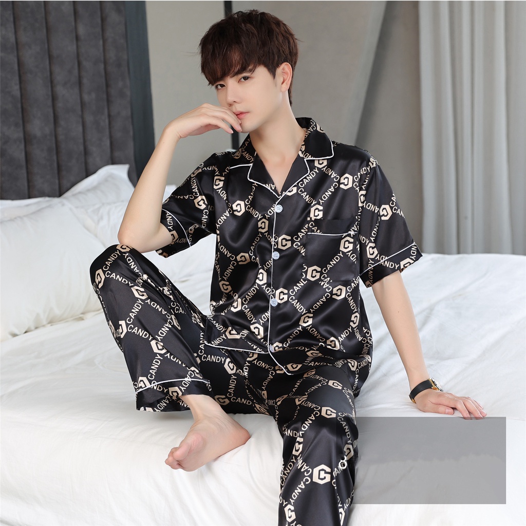 ชุดนอนผู้ชาย เเขนสั้นขายาว คอปก ผ้าซาตินสุดหรู ผ้าเย็น ผ้านิ่มไม่เเข็ง 1001