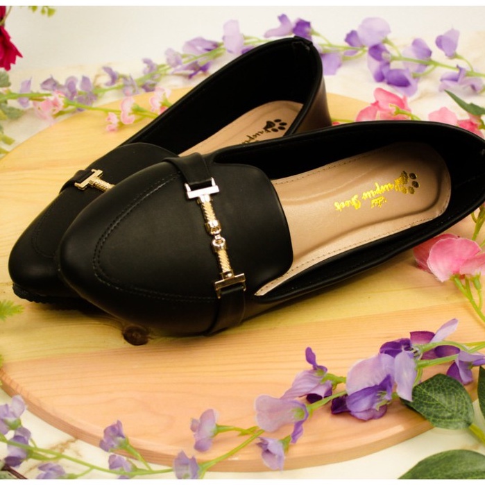 รองเท้าผู้หญิงรองเท้าส้นแบนสีดําขนาดใหญ่ 41 42 43 44 45 รองเท้า PAWPAW