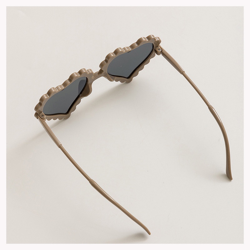 อิน เด็กเกาหลีทรงเว้าแว่นตากันแดดรูปหัวใจอเนกประสงค์เด็กชายและเด็กหญิงแว่นตาป้องกันรังสียูวีแว่นกันแดดที่มีชื่อเสียงทางอินเทอร์เน็ต - รูปที่ 2