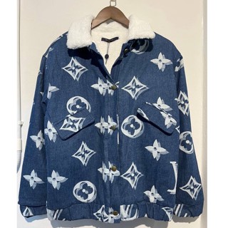 LOUIS VUITTON REVERSIBLE DENIM &amp; FUR MONOGRAM JACKET เสื้อคลุมแจ็คเก็ต แบรนด์หลุยส์วิตตอง ใส่ได้ 2 ด้าน ยีนส์ วูล สีขาว