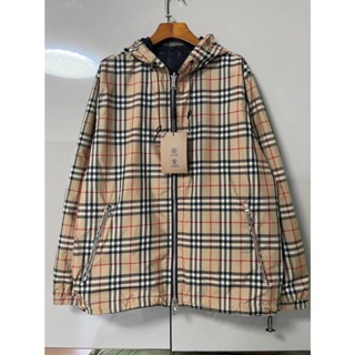 BURBERRY REVERSIBLE VINTAGE CHECK HOODED JACKET IN ARCHIVE BEIGE เสื้อฮู้ดดี้แขนยาว เบอเบอรี่ ใส่ได้ 2 ด้าน ลายสก็อต