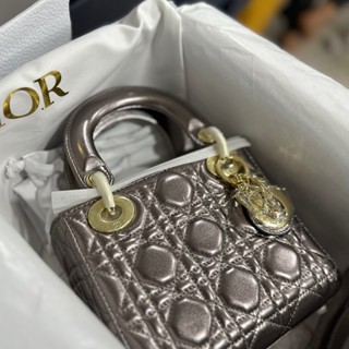 Lady Dior Mini Lambskin 7"  ขายดีตลอดกาลค่ะ  งาน vipสีน่ารักก มาเพิ่มแย้วว