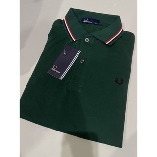 Fredperryเสื้อโปโลแขนสั้น สีเขียวปักดำเท่ๆ