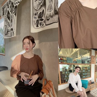 SLYQ REMY PUFF COTTON BLOUSE เสื้อเบลาส์แขนยาวผ้าคอตตอน สีขาว/น้ำตาล