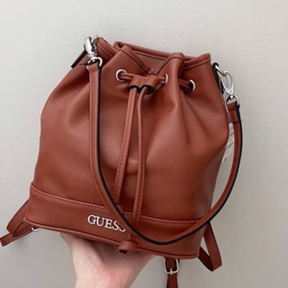 (ผ่อน0%) กระเป๋าสะพายข้าง Guess Abott backpack ทรงจีบสะพายหลังได้ ปรับสายได้ หนังสีน้ำตาล