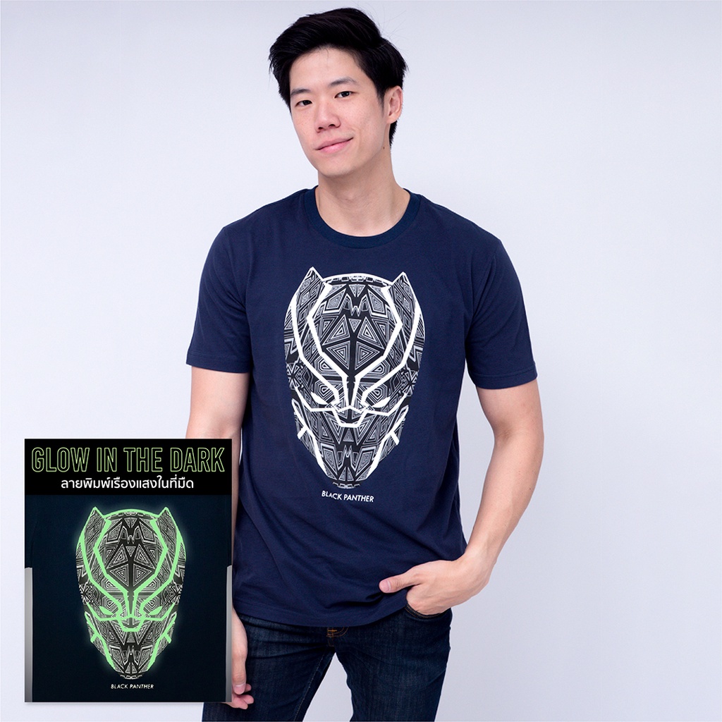 Marvel เสื้อยืดแบล็คแพนเธอร์ผู้ชายและเด็กโต เทคนิคเรืองแสงในที่มืด ผ้าCotton 100% สินค้าลิขสิทธิ์แท้ Characters Studio