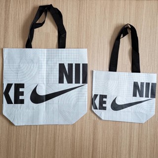 พร้อมส่ง Nike Reusable shopping bag กระเป๋าไนกี้ลดโลกร้อน วางขายเฉพาะช็อปในเกาหลี 🇰🇷 ฮิตมาก