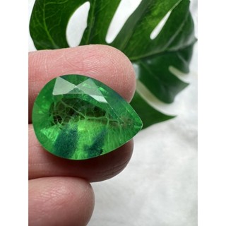 Lab created emerald 18 carats 13x19mm 1 pieces