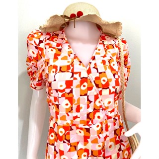 ชุดเดรส คอวี แขนยกพอง พร้อมส่ง