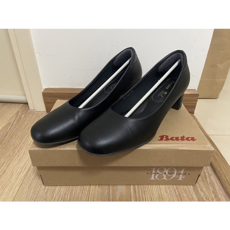 [มือสอง] Bata 751-6661 รองเท้าคัทชู รองเท้ารับปริญญา ไซซ์ 39