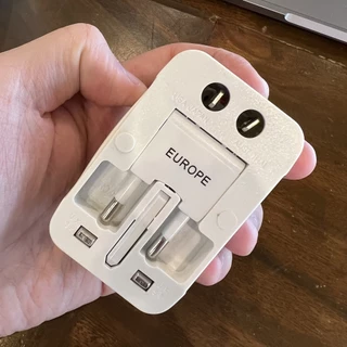 หัวปลั๊กอเนกประสงค์ แบบ 4in1 ยี่ห้อ Toshino Universal Tranvel Adapter ปลั๊กเดินทางทั่วโลก รุ่น DE-204 ป้องกันไฟกระชาก