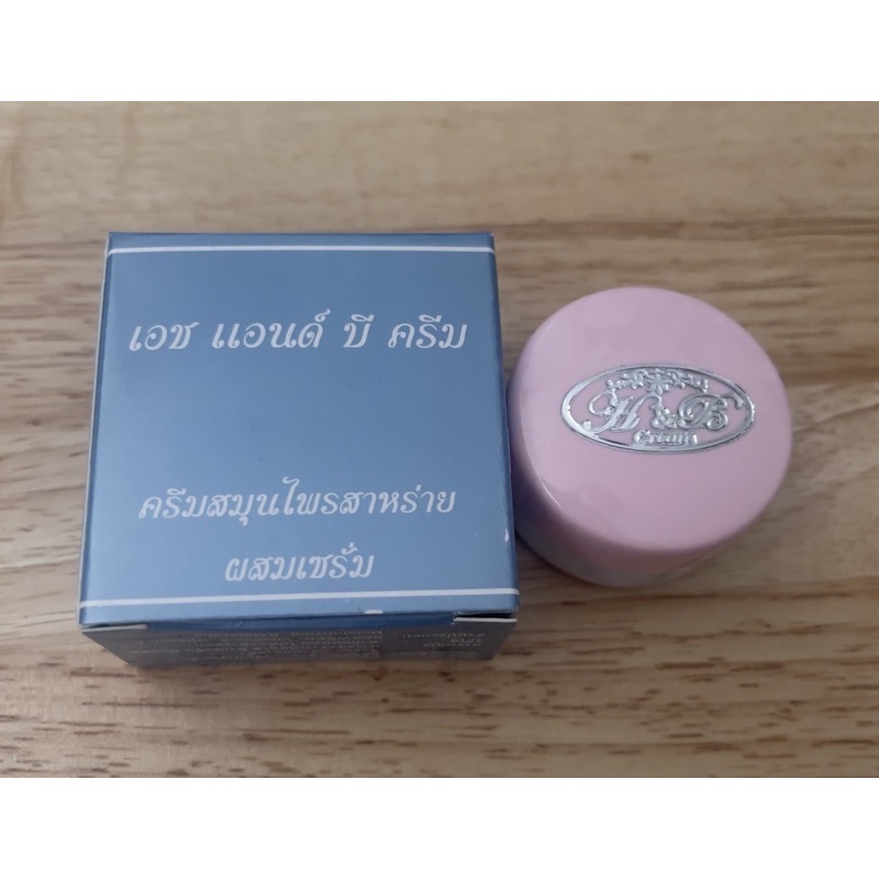 ครีมกันแดดตลับสีชมพู