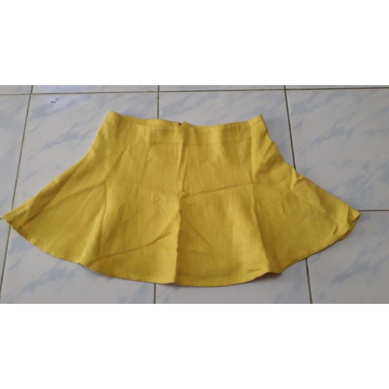 jeune weekend NWT yellow mini skirt กระโปรงสีเหลืองมือหนึ่ง