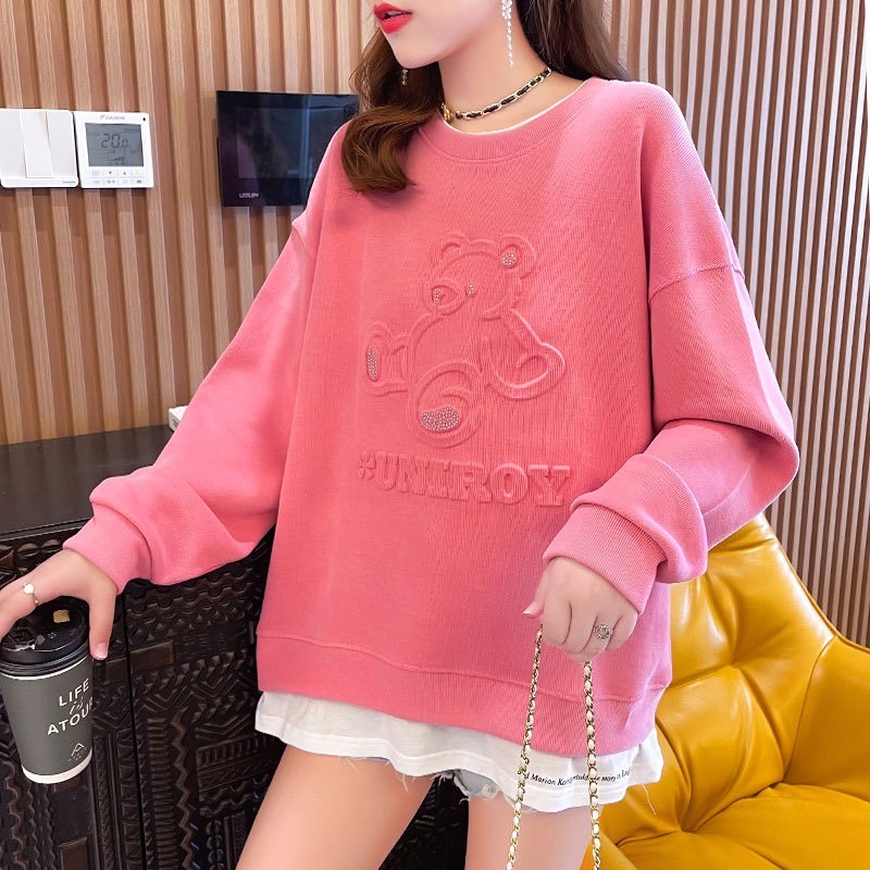 เสื้อแขนยาวคอกลม Oversize (อก 48 นิ้ว) ปั้มหมีนูนด้านหน้า ชายเสื้อขอบขาว ผ้าไหมพรม B42