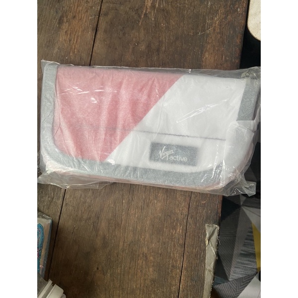 กระเป๋าคาดอก Virgin active