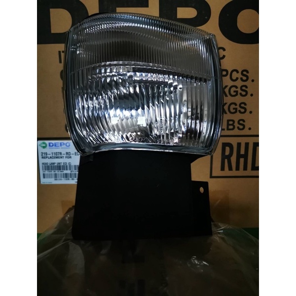 ไฟเลี้ยวมุม Nissan UD CW454