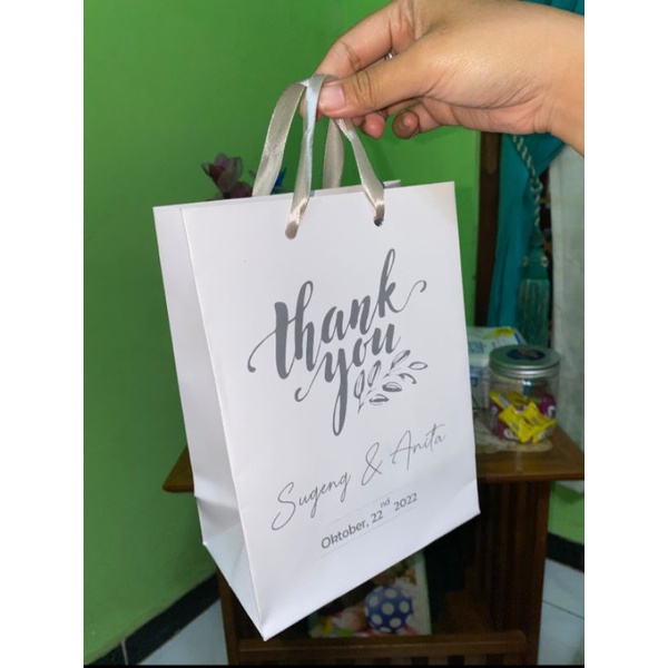 ถุงกระดาษสีขาวเคลือบเงา 15x10x20 และ 15x8x22