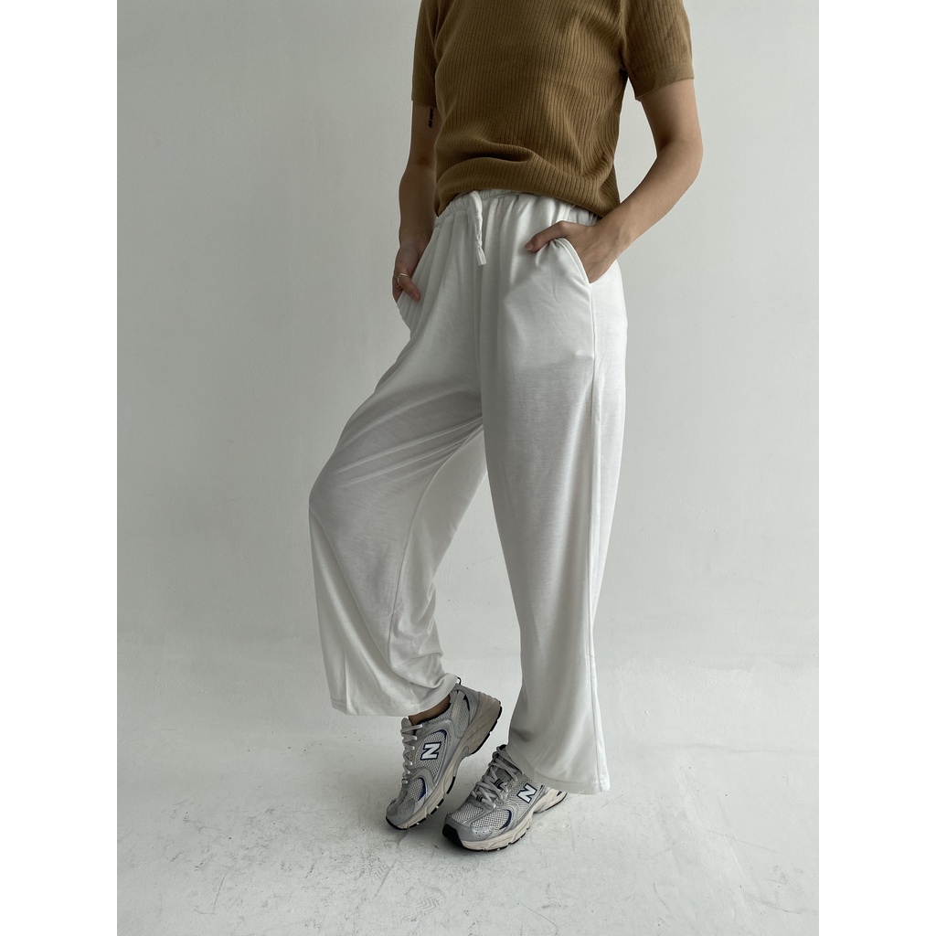 AT BASIC - IORA PANTS (สีขาว)