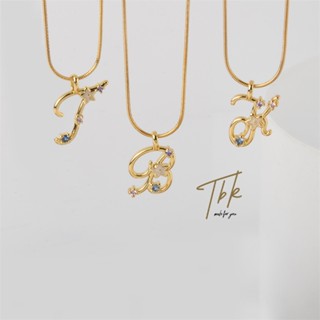 TBK สร้อยคอตัวอักษร a z สร้อย necklace ผู้หญิง แฟชั่น พร้อมจี้ สีทอง โซ่ สเตนเลส 18K จี้ตัวอักษร 26 ตัว หรูหรา เครื่องประดับ สําหรับงานปาร์ตี้ สําหรับผู้หญิง 663n