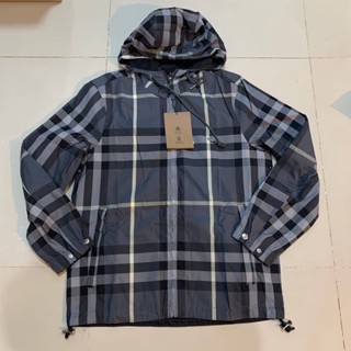 BURBERRY STANFORD REVERSIBLE WINDBREAKER HOODIE JACKET IN SEAL GREY เสื้อฮู้ดดี้แจ็คเก็ต กันลม เบอเบอรี่ ลายสก็อต