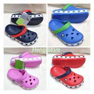 โปรใหม่ซื้อ 1 แถมตุ๊กตา 2ชิ้น รองเท้าเด็ก Crocs kids clog รองเท้าลำลองเด็ก รองเท้าเด็กผู้ชาย รองเท้าเด็กผู้หญิง