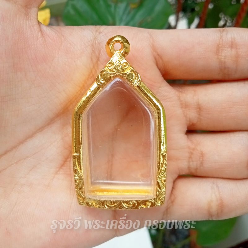 กรอบพระชุบทอง ขุนแผนเล็ก [ กว้าง2.4*สูง4.0cm(ขนาดจอกระจก) ]