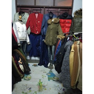 เสื้อกันหนาวมือสองสภาพใหม่