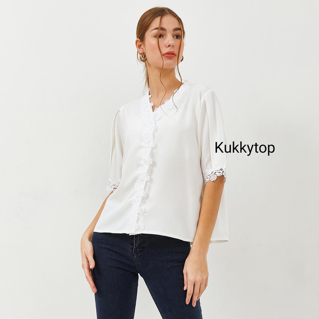 Kukky Topผู้หญิงLace Top Zoeyเสื้อสีดําและสีขาวแฟชั่นสไตล์เกาหลี12417