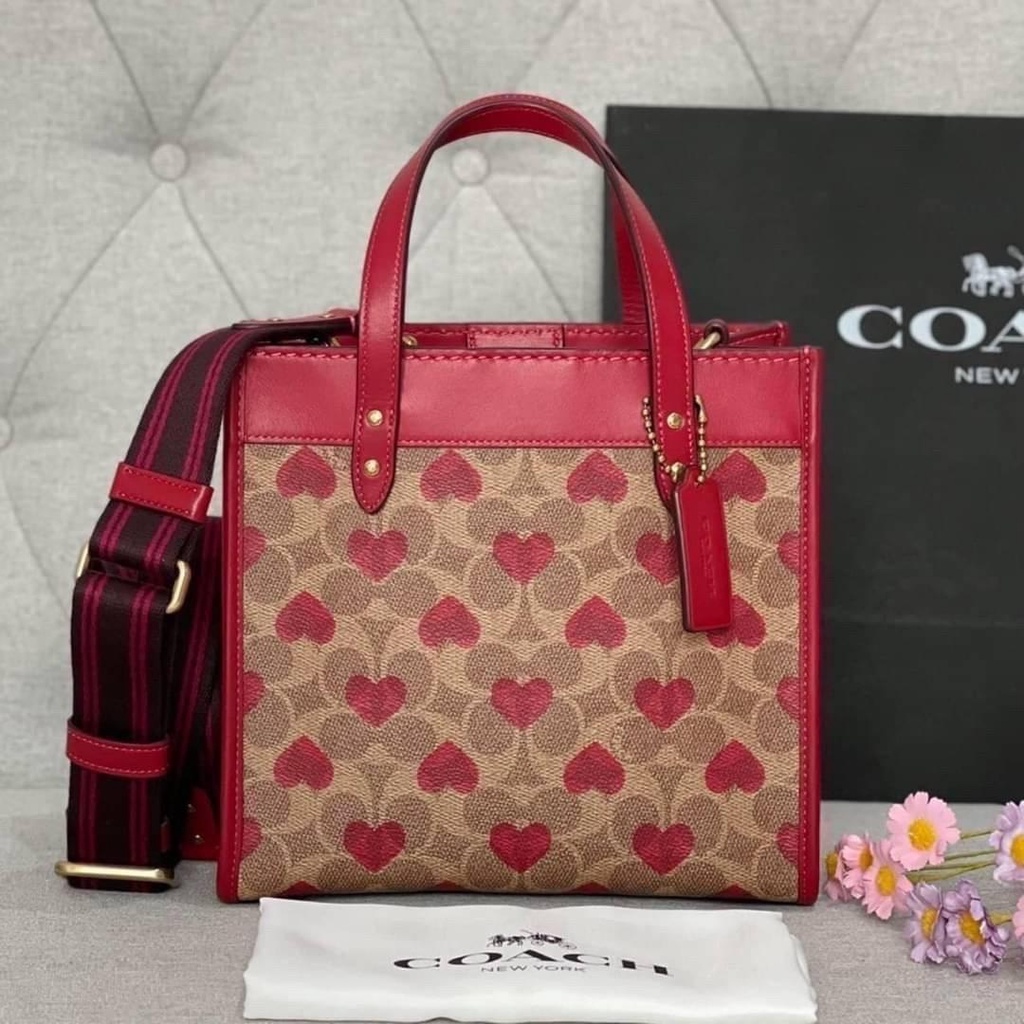 Coach Field Tote 22 In Signature Canvas With Heart Print C8391