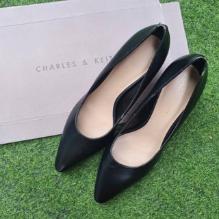 Charles &amp; Keith  อ่านก่อนกดนะคะ คัชชูสีดำ สูง 1.5 นิ้ว