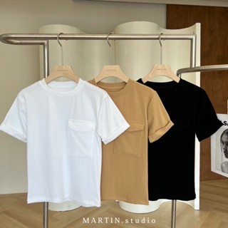 เสื้อยืดคอกลม แต่งกระเป๋าด้านหน้า (C030) Martin Studio