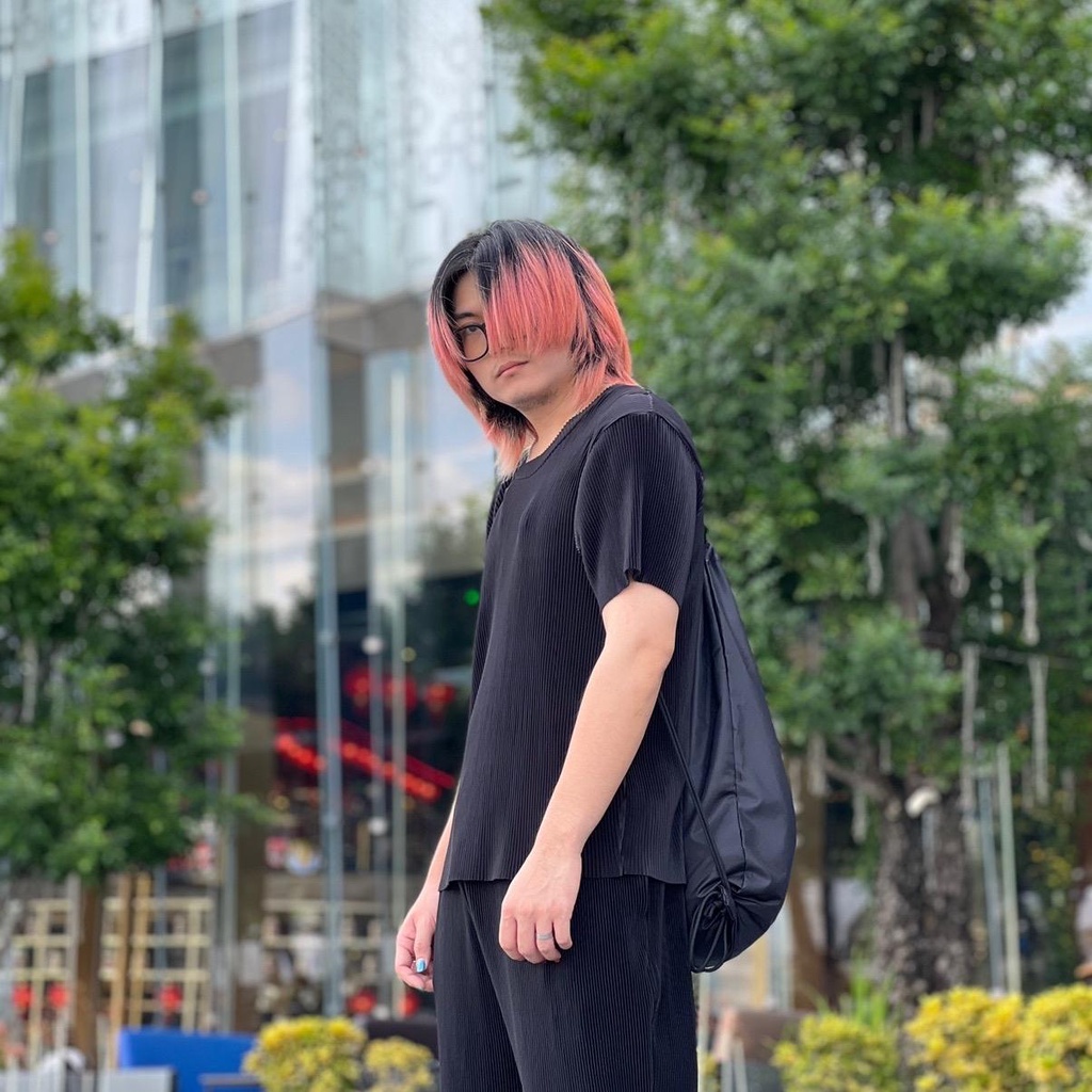 HUEGAH เสื้อยืด เสื้อยืดอัดพลีท แขนสั้น คอวี / คอกลม ไซส์ใหญ่ ผ้าบางเบาใส่สบาย - รูปที่ 5