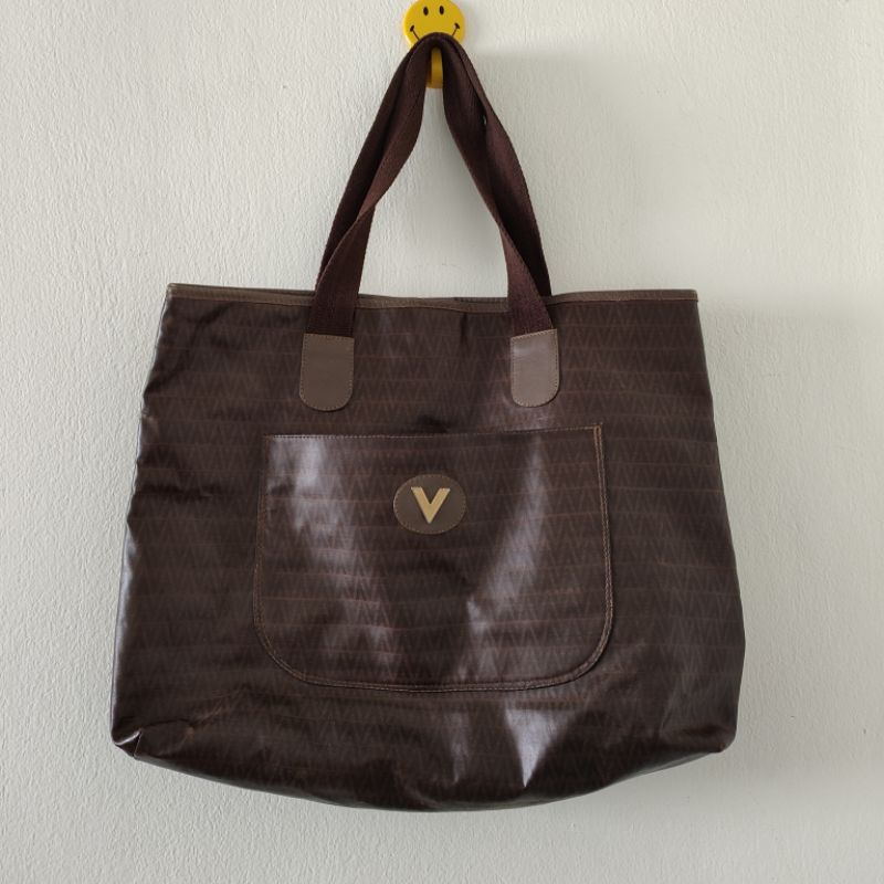 กระเป๋า สะพายไหล่ Valentino Italy มือสองสภาพสวย เรียบแอบหรู ขนาด 17" x 12"