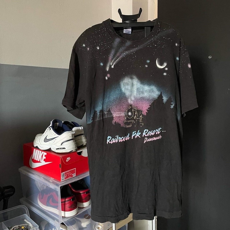 เสื้อ 90’s ตอกปี1991🔥เดี่ยวทั้งตัวลายขึ้นถึงคอ