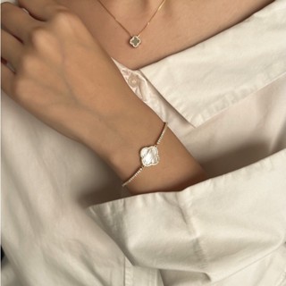 whisper.ring - Alisa Bracelet กำไลข้อมือจี้ดอกไม้ ฝังเพชร จี้เปลือกหอยแท้ (เฉพาะกำไล 1 เส้น)