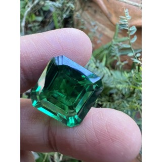 Synthetic Lab Green Emerald Square 15mm- 14cts