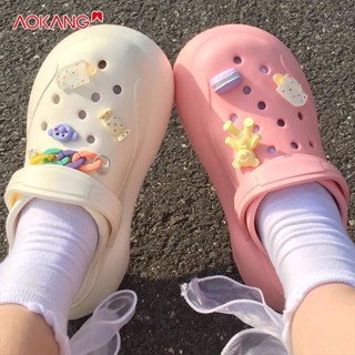 AOKANG Crocsรองเท้าสวนผู้หญิงการ์ตูนน่ารักหนา แต่เพียงผู้เดียวนุ่มระบายอากาศลื่นรองเท้าแตะชายหาดกลางแจ้ง