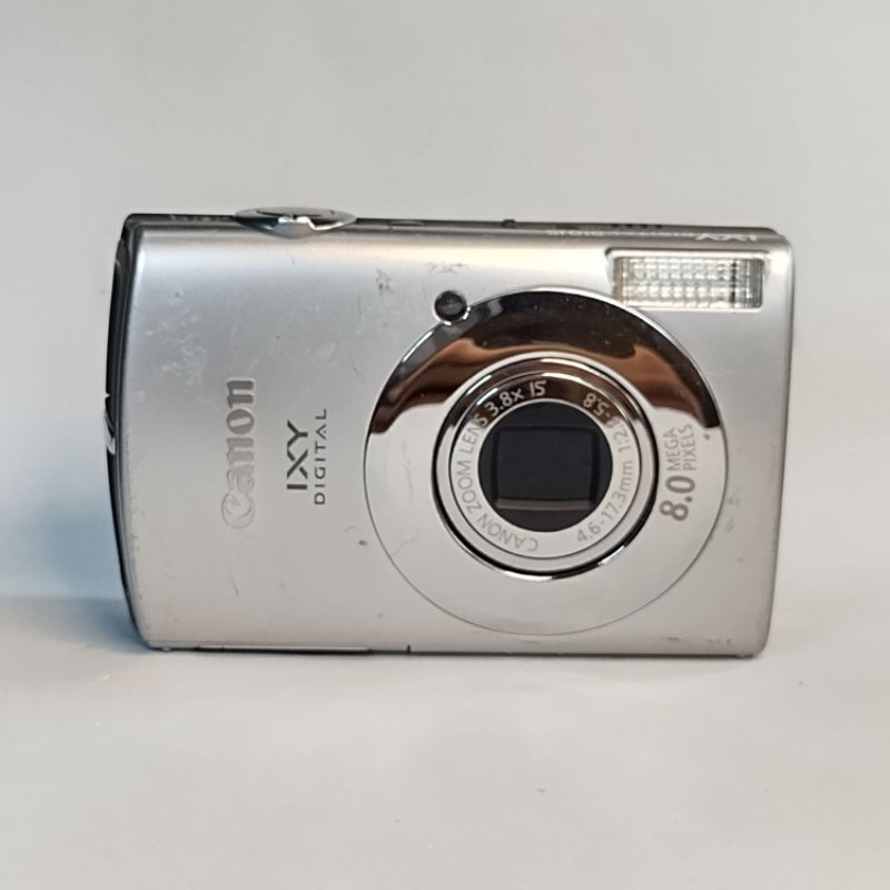 Canon digital ixy910 camera