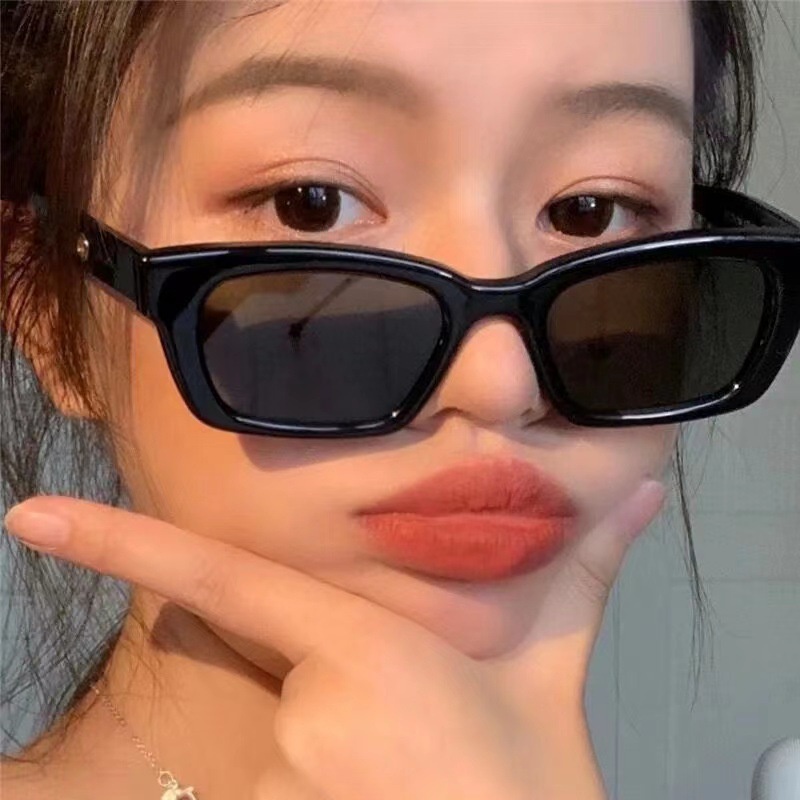 [จัดส่งที่รวดเร็ว]แว่นแฟชั่น แว่นวินเทจ แว่นตาดารา แคชอาย hip-hop เรโทร แว่นกันแดด ทรงสี่เหลี่ยมผืนผ้า สไตล์เกาหลี