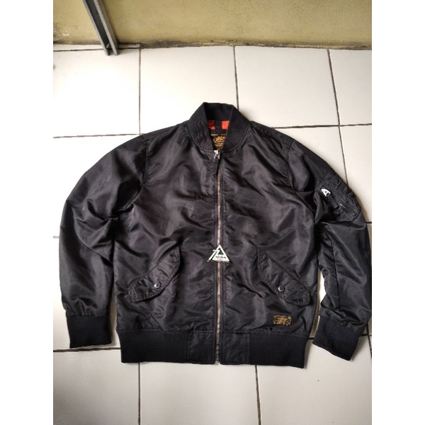 เสื้อแจ็คเก็ตบอมเบอร์ California WHO.AU มือสอง