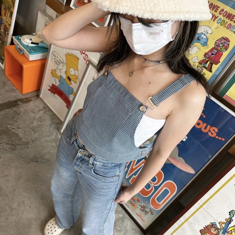 MELT.INMOMENTS Bondi Top เสื้อเอี๊ยมครอป (ซื้อผ่าน Shopee Video ลด 30%)