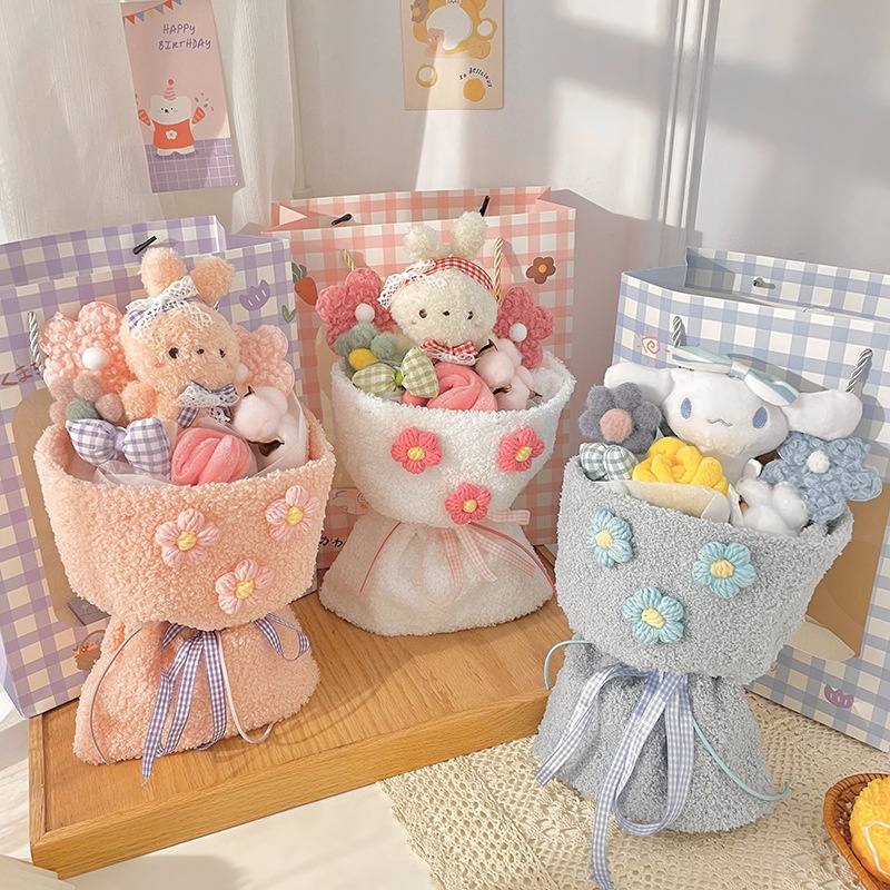 พร้อมส่ง ของขวัญ ช่อตุ๊กตา พร้อมถุงกระดาษ ช่อดอกไม้ ดอกไม้ปลอม ดอกไม้รับปริญญา กุหลาบ flower rose