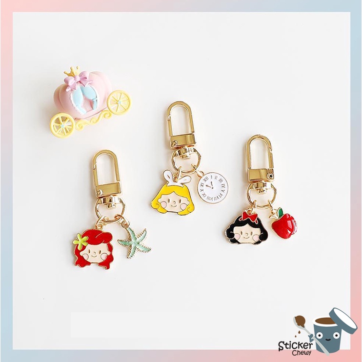 [ร้านไทย พร้อมส่ง] พวงกุญแจโลหะแขวน airpod ลายเจ้าหญิง พวงกุญแจสโนไวท์ ซินเดอเรล่า แอเรียล keychain พวงกุญแจตุ๊กตา