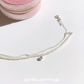 earika.earrings - twirl and pearl bracelet สร้อยข้อมือมุกสองเลเยอร์จี้เม็ดกลม ปรับขนาดได้ เหมาะสำหรับคนแพ้ง่าย