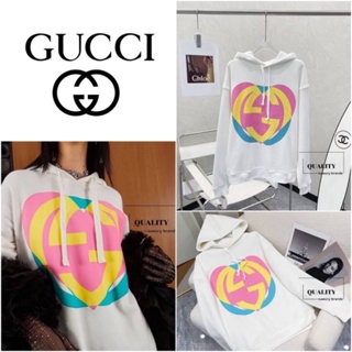 เสื้อสเวตเตอร์ Gucci มีฮูดพิมพ์โลโก้ด้านหน้า